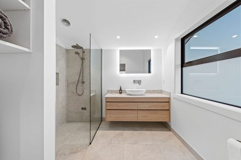 Photo of property in 22 Morrow Avenue, Bucklands Beach, Auckland, 2012