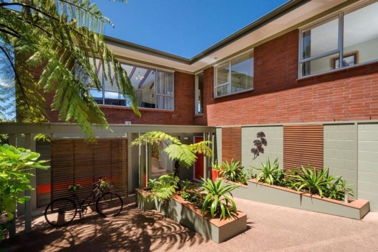 Photo of property in 42 Kitewaho Road, Swanson, Auckland, 0816