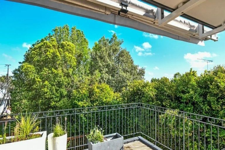 Photo of property in 90 Pah Road, Cockle Bay, Auckland, 2014