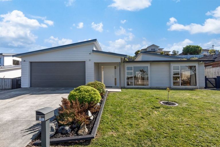 Photo of property in 18 Dusky Crescent, Aotea, Porirua, 5024
