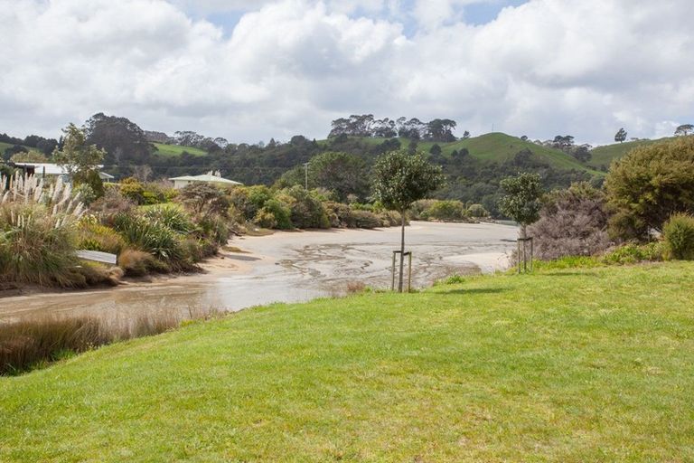 Photo of property in 23 Admiral Drive, Cooks Beach, Whitianga, 3591