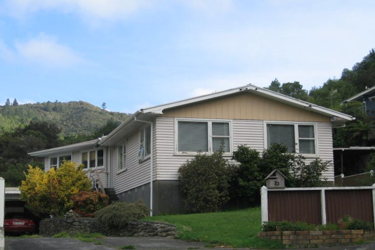 Photo of property in 33 Korau Grove, Stokes Valley, Lower Hutt, 5019