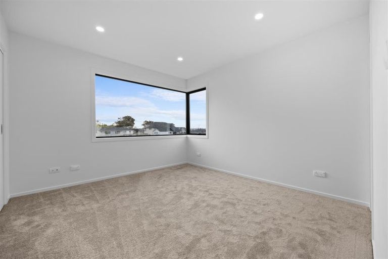 Photo of property in 12 Kautawa Lane, Massey, Auckland, 0614