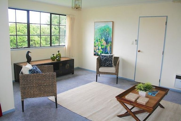 Photo of property in 32 Pekanga Road, Normandale, Lower Hutt, 5010