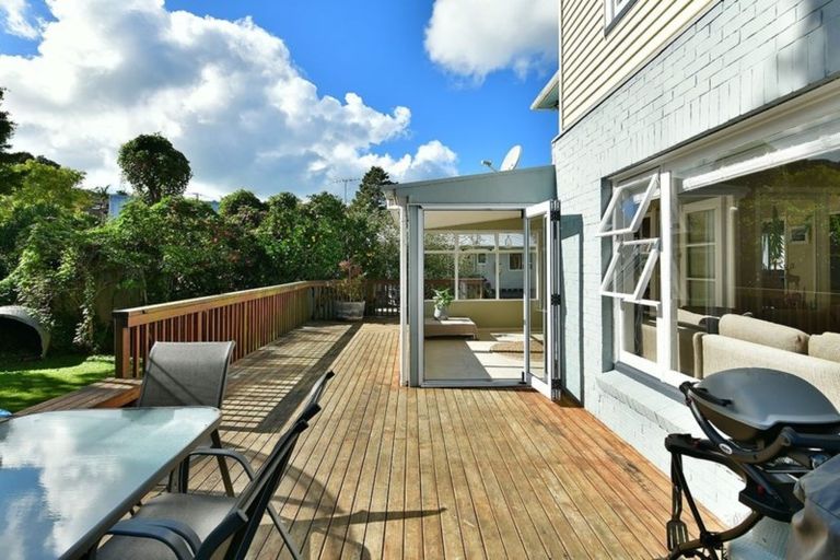 Photo of property in 11 Westbourne Road, Murrays Bay, Auckland, 0630