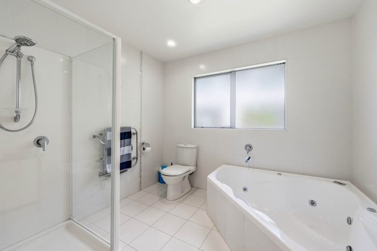 Photo of property in 18b Leafield Crescent, Henderson, Auckland, 0612