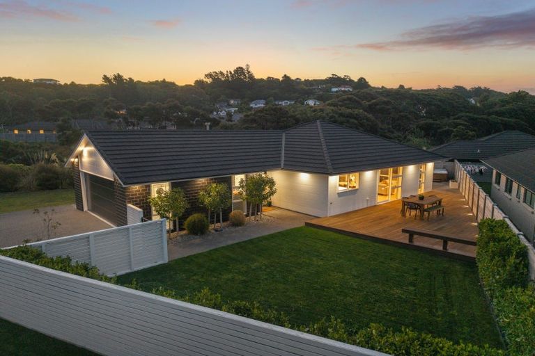 Photo of property in 44 Tradewinds Drive, Whitby, Porirua, 5024