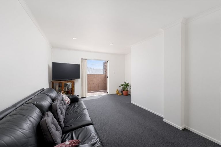 Photo of property in 3/4 Keeling Road, Henderson, Auckland, 0612