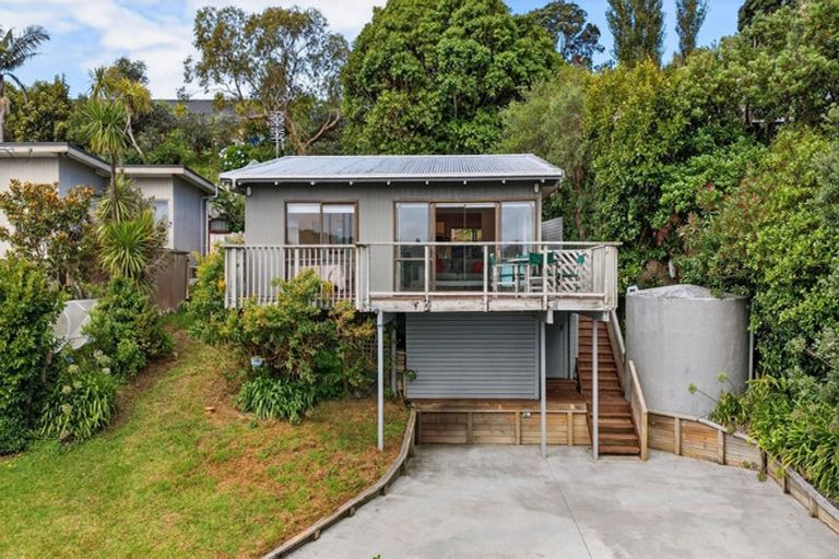 Photo of property in 11 Hillside Crescent, Leigh, 0985