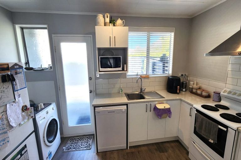 Photo of property in 2/80 Airlie Road, Plimmerton, Porirua, 5026