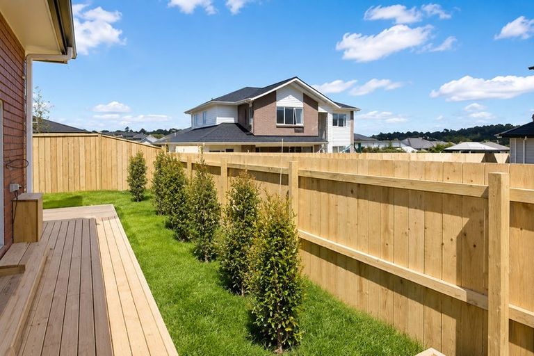 Photo of property in 68 Huntington Park Drive, Greenhithe, Auckland, 0632