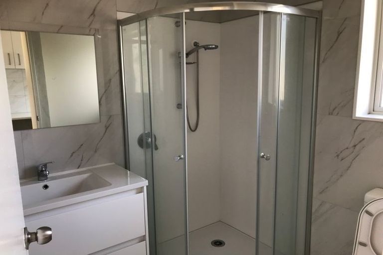 Photo of property in 33 Hutchinsons Road, Bucklands Beach, Auckland, 2014