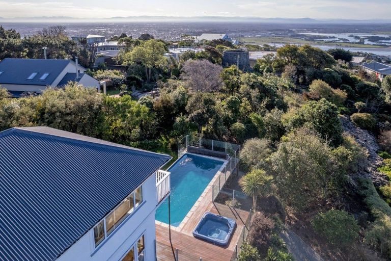 Photo of property in 3 Belleview Terrace, Mount Pleasant, Christchurch, 8081