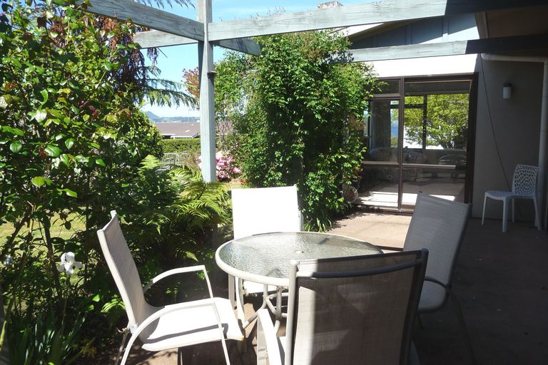 Photo of property in 2/5 Dorothy Drive, Acacia Bay, Taupo, 3330