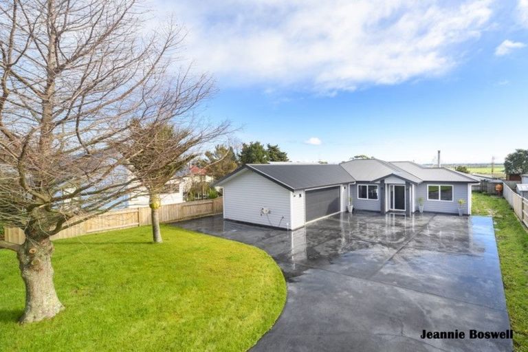 Photo of property in 17 Kowhai Street, Tokomaru, Palmerston North, 4474