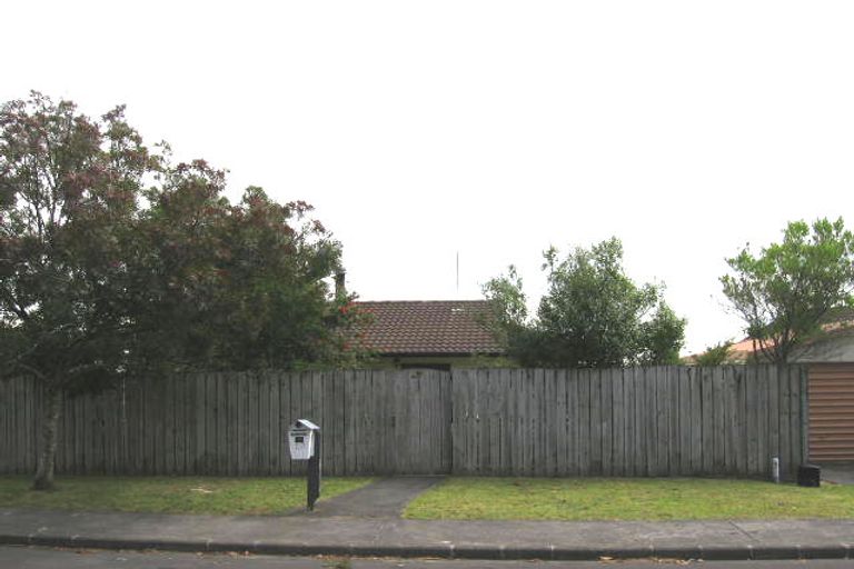 Photo of property in 22 Santiago Crescent, Unsworth Heights, Auckland, 0632