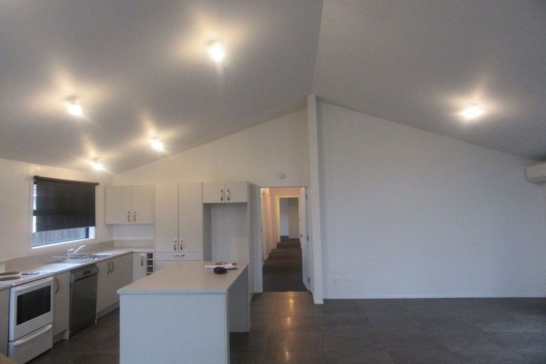 Photo of property in 77 Peverel Street, Riccarton, Christchurch, 8041