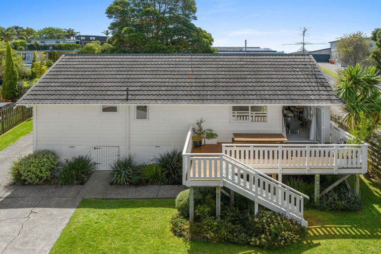 Photo of property in 9 Amorino Drive, Red Beach, 0932