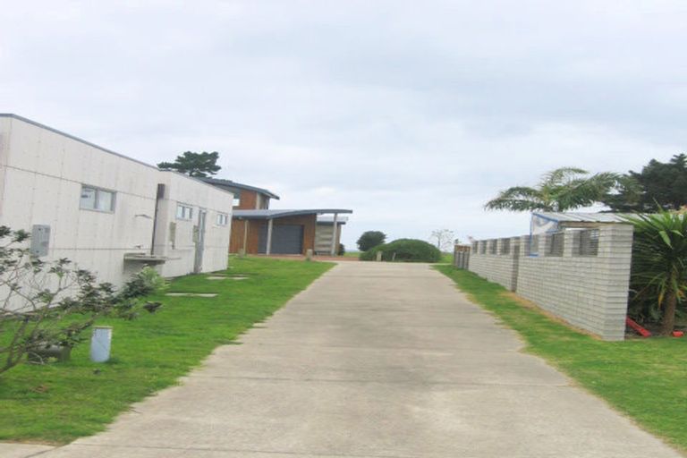 Photo of property in 142 Sands Crescent, Matarangi, Whitianga, 3592