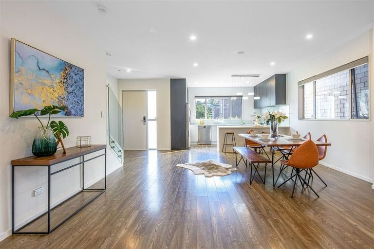 Photo of property in 22 Sunshine Boulevard, Sunnyvale, Auckland, 0612