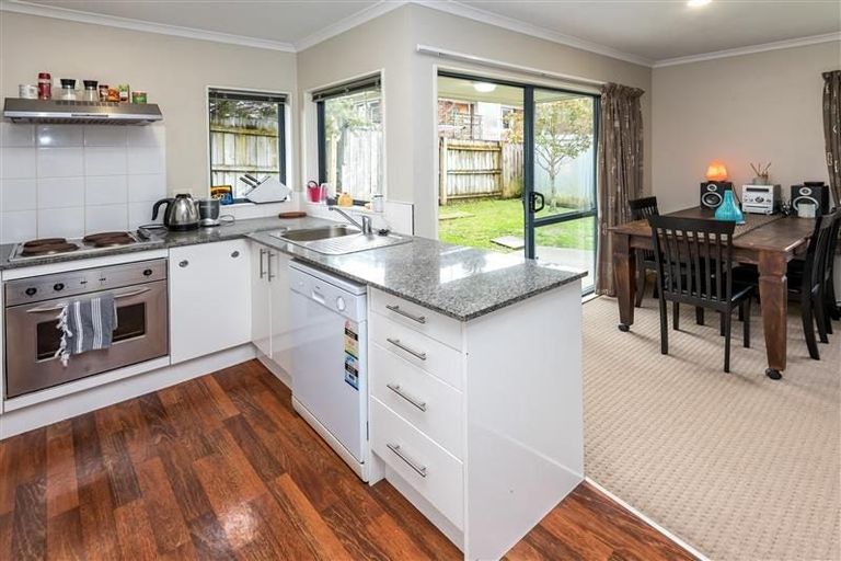 Photo of property in 3a Blyton Lane, Pakuranga Heights, Auckland, 2010