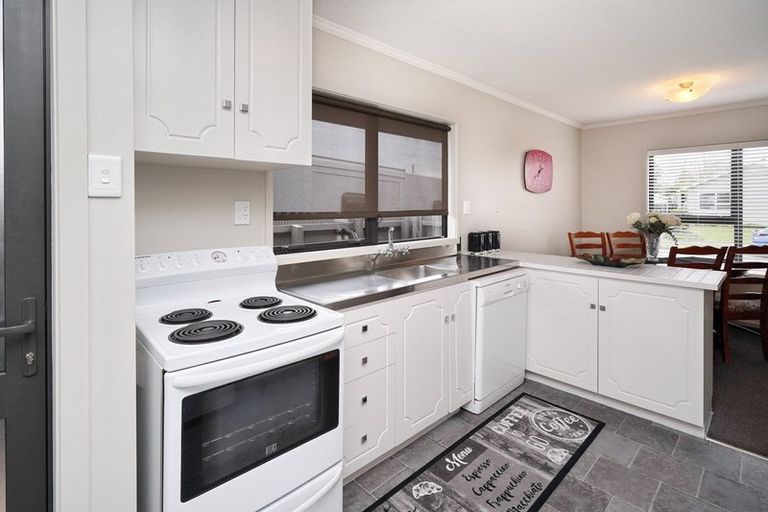 Photo of property in 4 Burnridge Place, Belfast, Christchurch, 8051