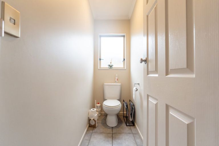 Photo of property in 10 Fernlea Avenue, Kelvin Grove, Palmerston North, 4414