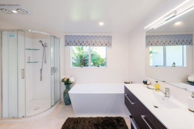 Photo of property in 60 York Street, Picton, 7220