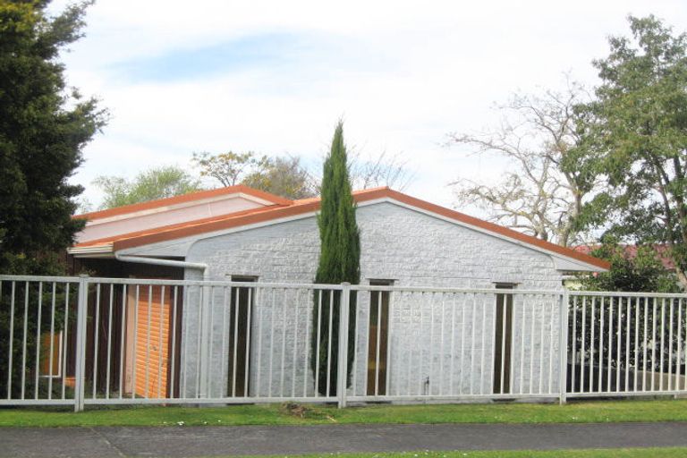 Photo of property in 4 Cabot Place, Frankleigh Park, New Plymouth, 4310