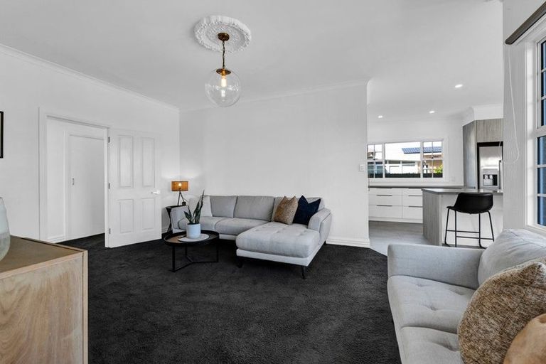 Photo of property in 11 Fantham Street, Hawera, 4610