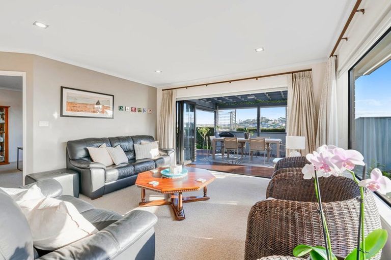 Photo of property in 14 Seamount Drive, Red Beach, 0932