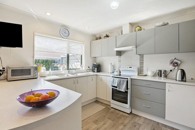 Photo of property in 85 Guildford Drive, Paraparaumu, 5032