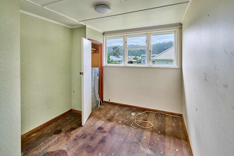Photo of property in 24-26 Hanson Grove, Stokes Valley, Lower Hutt, 5019