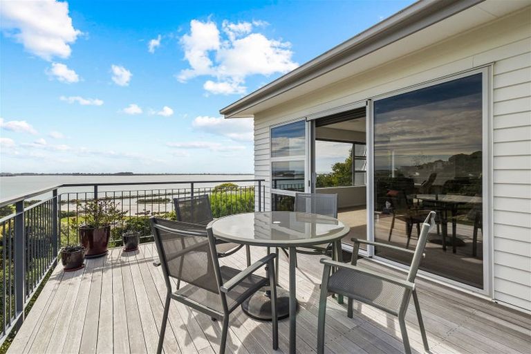 Photo of property in 18 Maffeys Road, Mount Pleasant, Christchurch, 8081