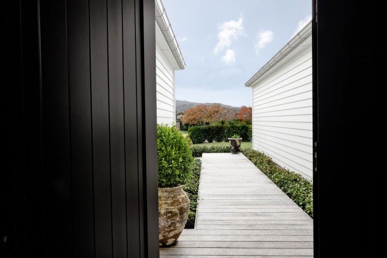 Photo of property in 12 Sandpiper Avenue, Point Wells, 0986