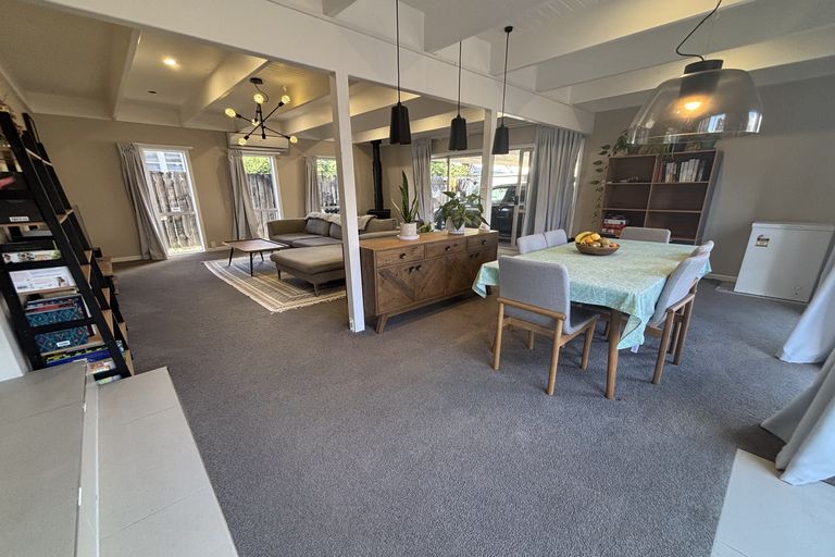 Photo of property in 16 Taikata Road, Te Atatu Peninsula, Auckland, 0610