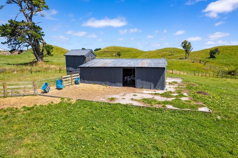 Photo of property in 282 Warea Road, Warea, New Plymouth, 4381