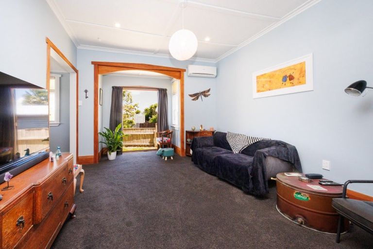 Photo of property in 28 Thames Street, Rongotea, 4476