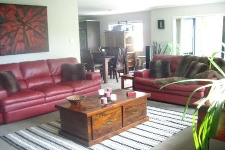 Photo of property in 99 Fernhill Way, Oteha, Auckland, 0632