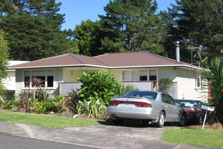 Photo of property in 13 Willowbrook Place, Titirangi, Auckland, 0604