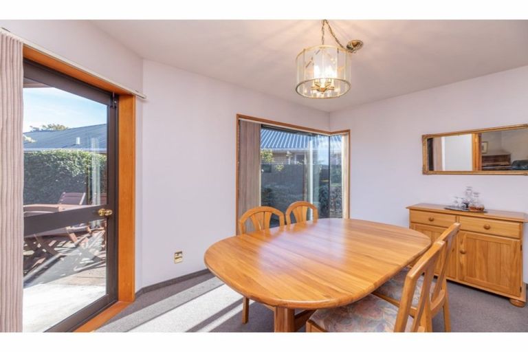 Photo of property in 22 Berkshire Drive, Avonhead, Christchurch, 8042