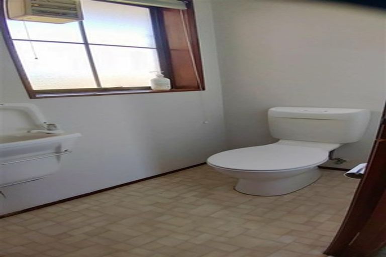 Photo of property in 1/37 Rangitoto Terrace, Milford, Auckland, 0620