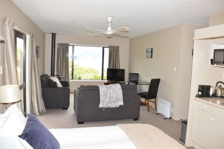 Photo of property in 6888h Christchurch Akaroa Road, Takamatua, 7581