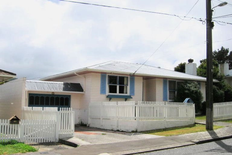 Photo of property in 28 Montreal Grove, Kingston, Wellington, 6021