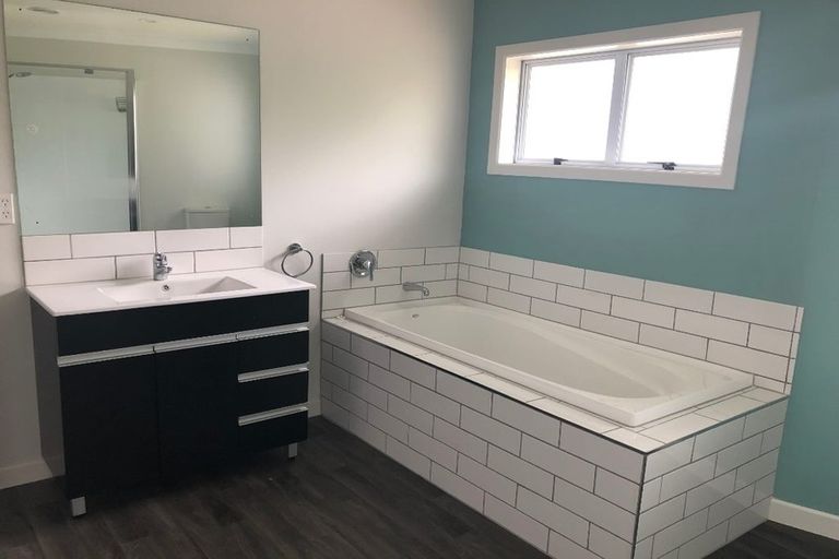 Photo of property in 11 Moncrieff Avenue, Fairfield, Hamilton, 3214