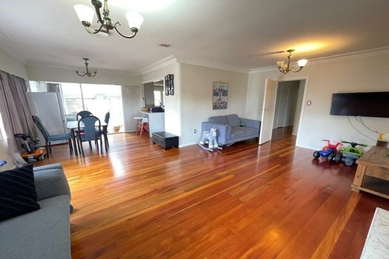 Photo of property in 15 Walpole Avenue, Hillpark, Auckland, 2102