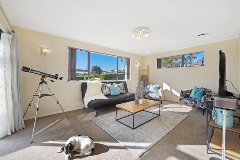 Photo of property in 15 Pigeon Mountain Road, Half Moon Bay, Auckland, 2012