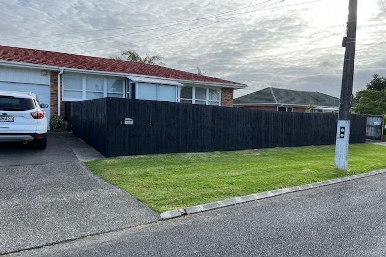 Photo of property in 2/2 Paul Place, Pakuranga, Auckland, 2010