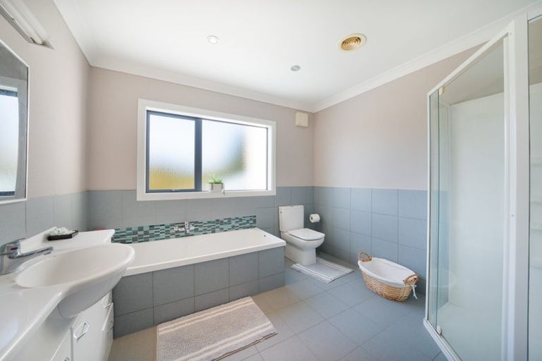 Photo of property in 20 Wantwood Grove, Churton Park, Wellington, 6037