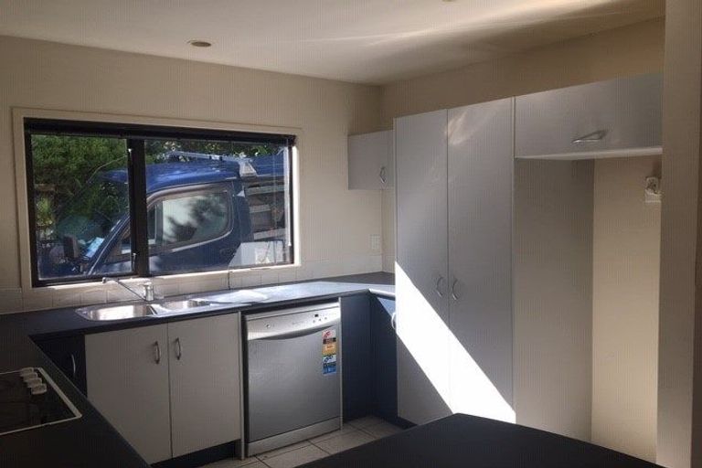 Photo of property in 1/282 East Coast Road, Forrest Hill, Auckland, 0620